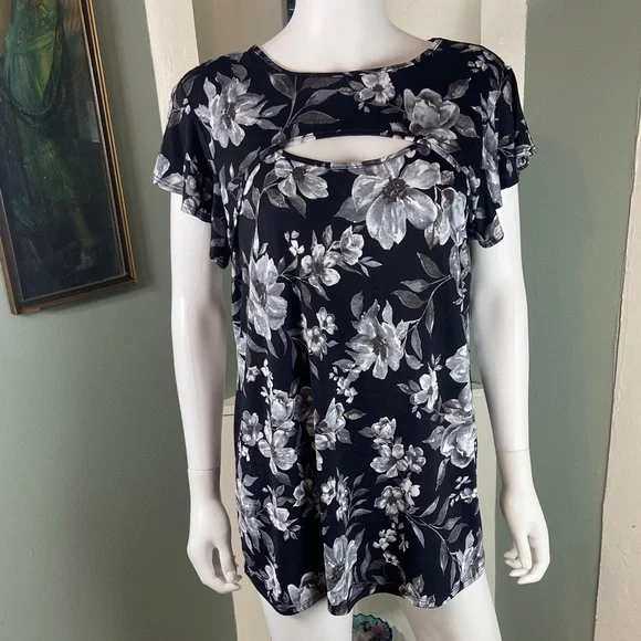 NWOT Floral Black Gray Long Tunic Blouse Shirt Top Heimish Cutout Flutter Sleeve - Picture 2 of 9